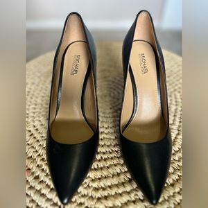 Michael Kors black pumps